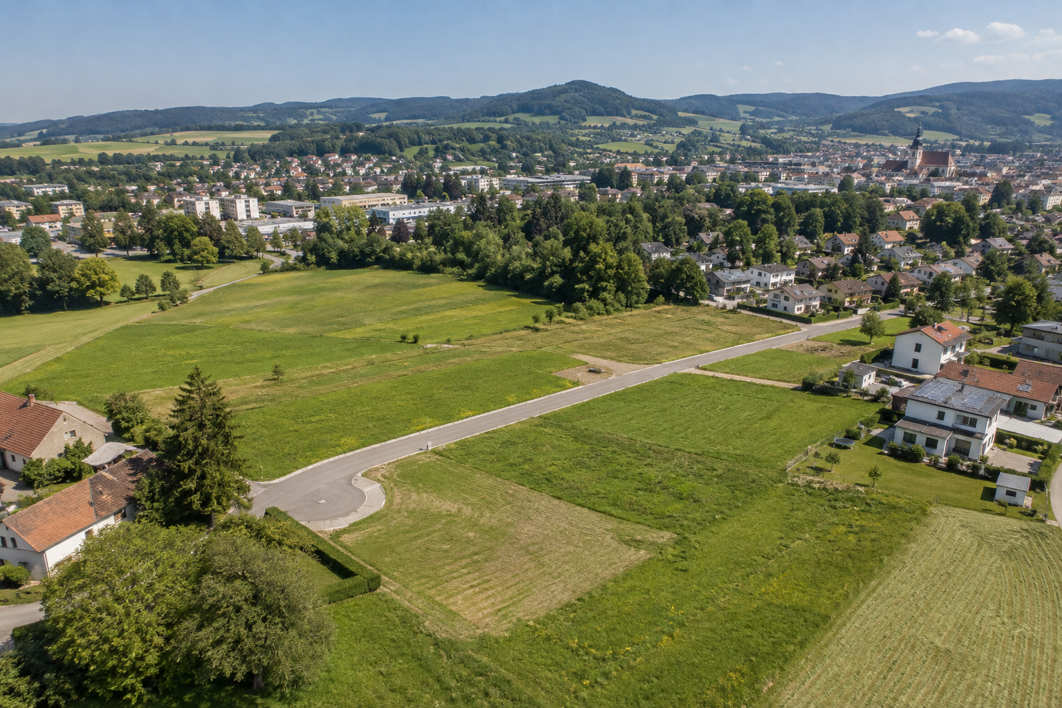 Erschlossene Flächen mit Straßen und zusammenhängenden Grundstücken